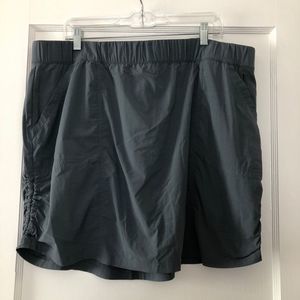 Grey Prana Skirt - 1X - built in shorts and adjustable side scrunches
